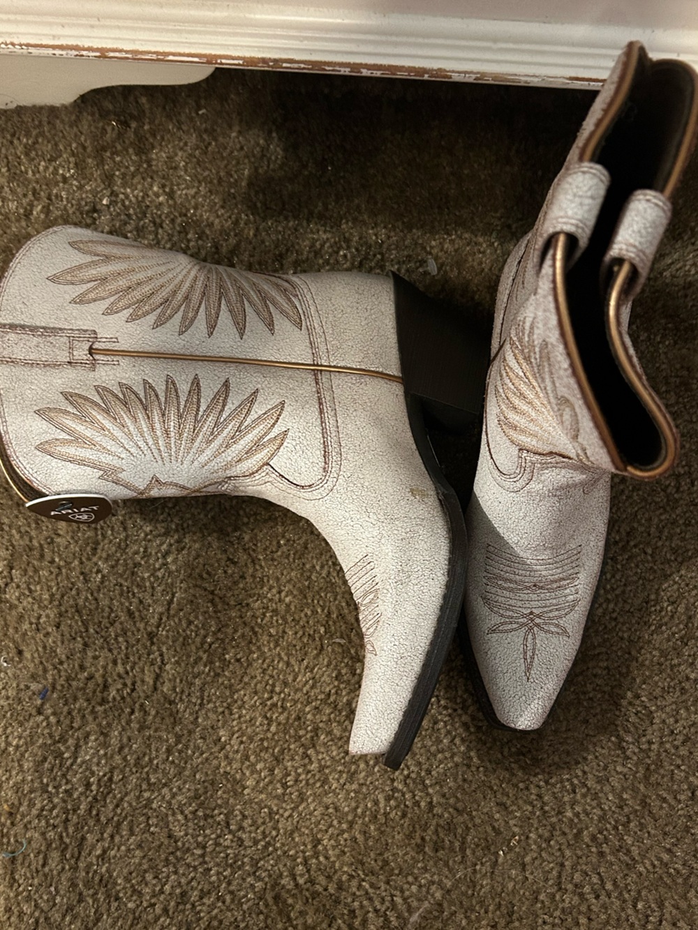 Ariat Men’s Metallic Silver Cowboy Boots with Brown Stitching - Picture 3 of 7